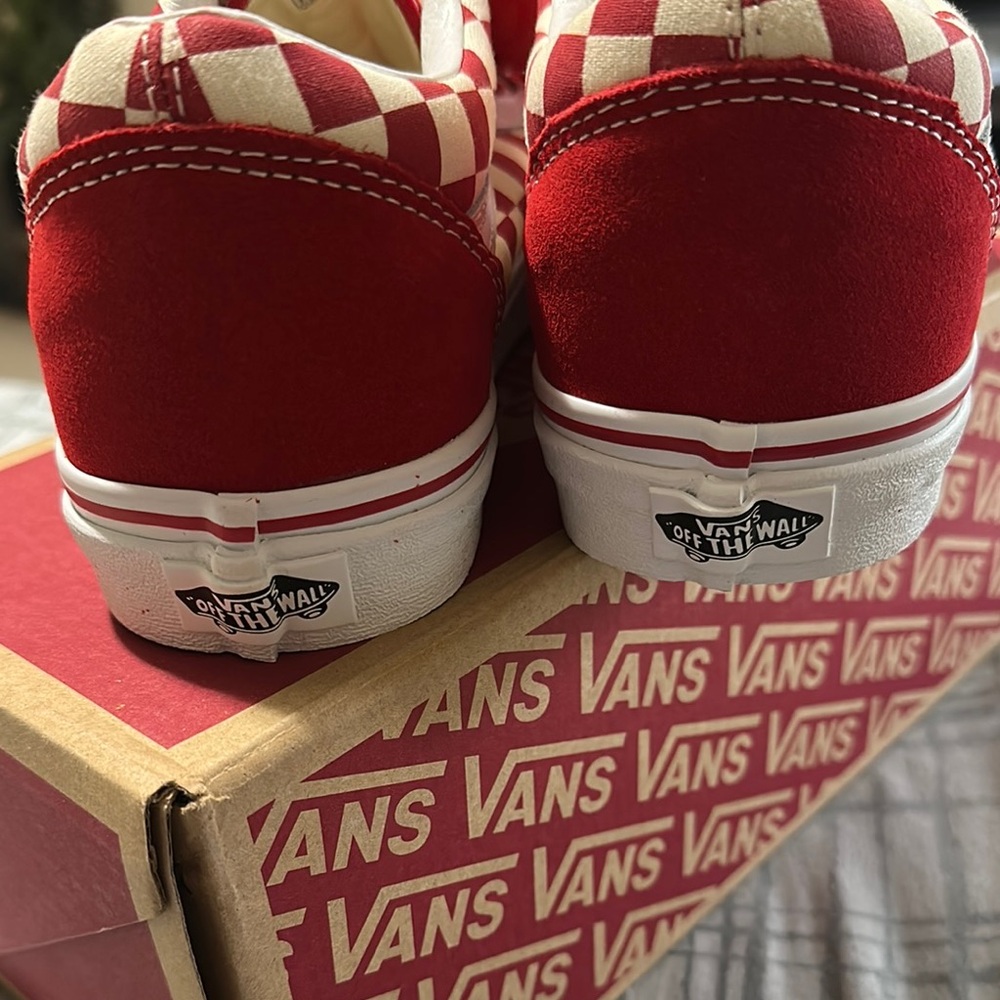 Old Skool Vans red and cream lace up sneakers. Men’s size 9 - Picture 2 of 6